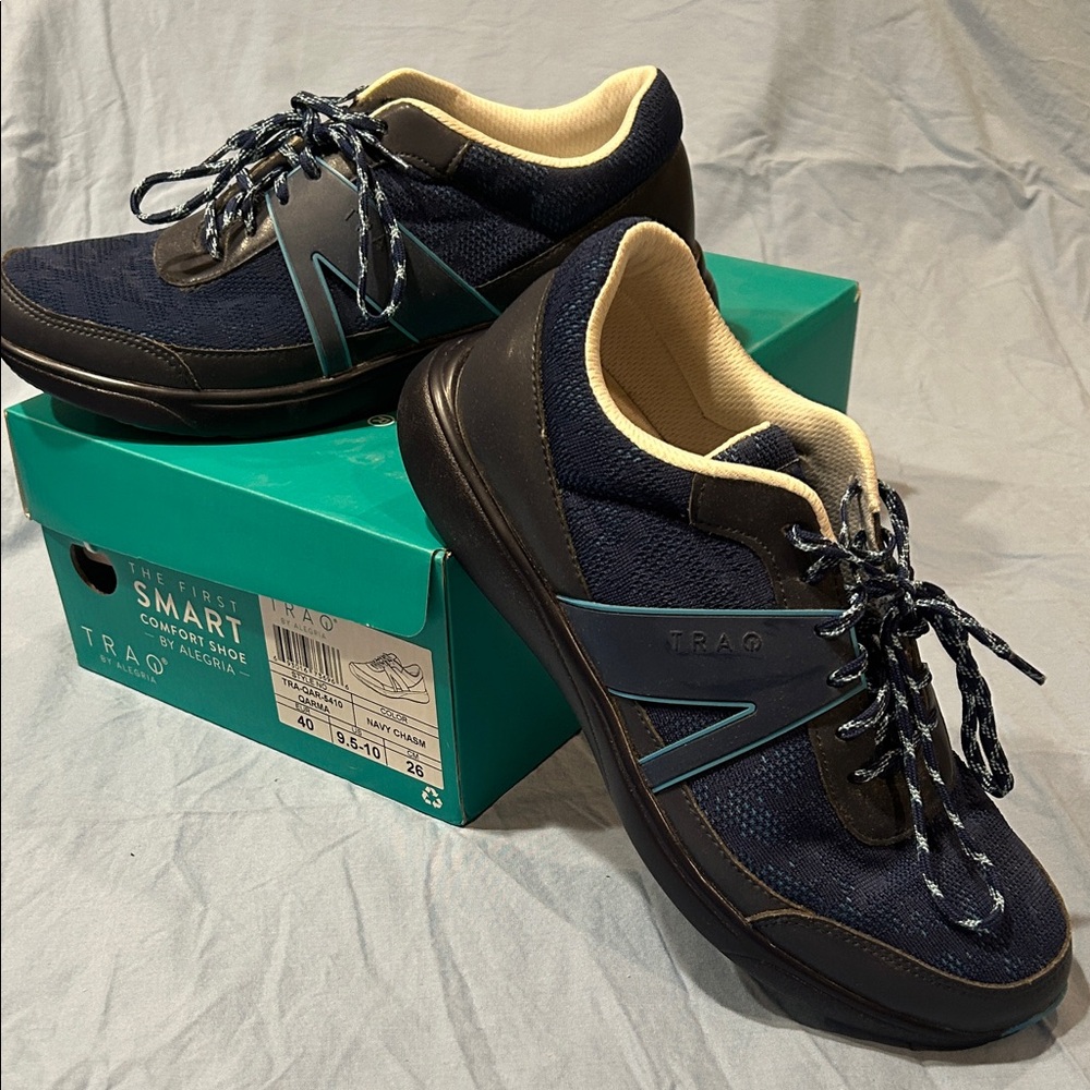 Alegria Women’s Navy smart comfort shoe